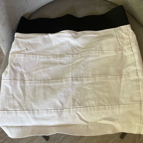 Mini white skirt. It’s a pencil fit. - Picture 2 of 4